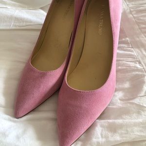 Never worn Ivana trump pretty pink pumps